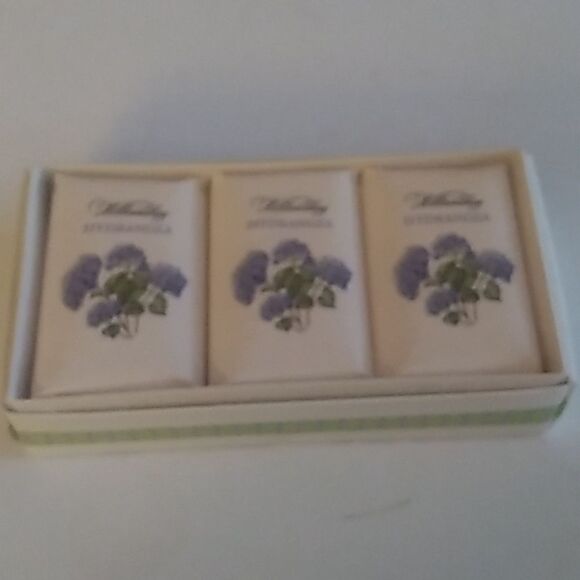 Williamsburg Hydrangea Bar Soap. - Picture 1 of 3